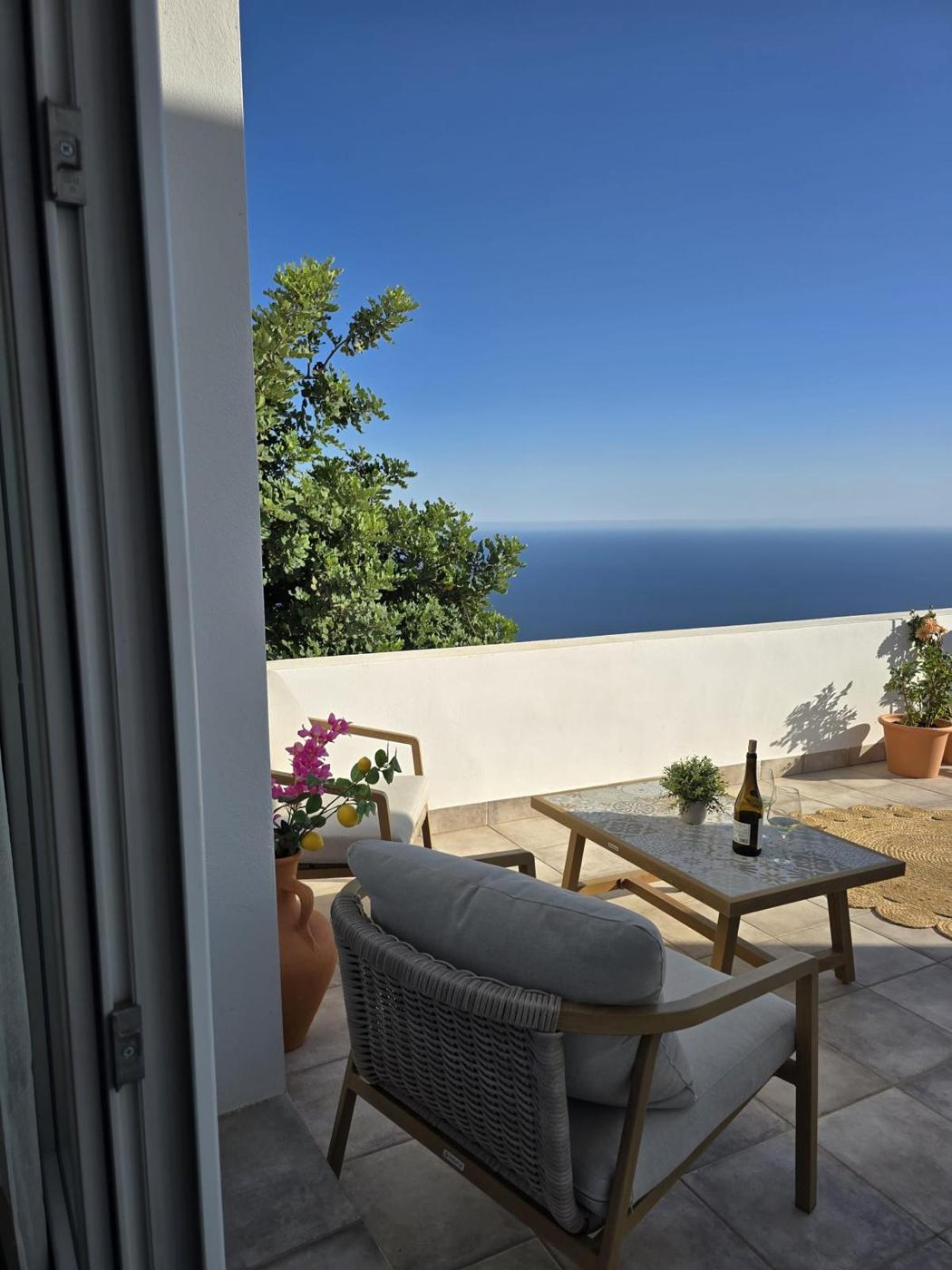 Wine on the roof terrace with sea view